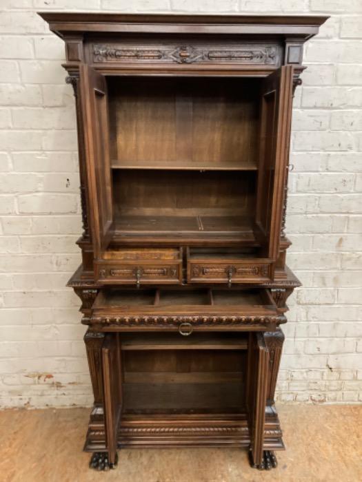 Top quality renaissance cabinet in walnut