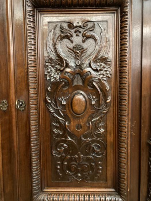 Top quality renaissance cabinet in walnut