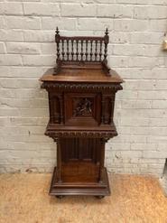 Top quality renaissance cabinet in walnut