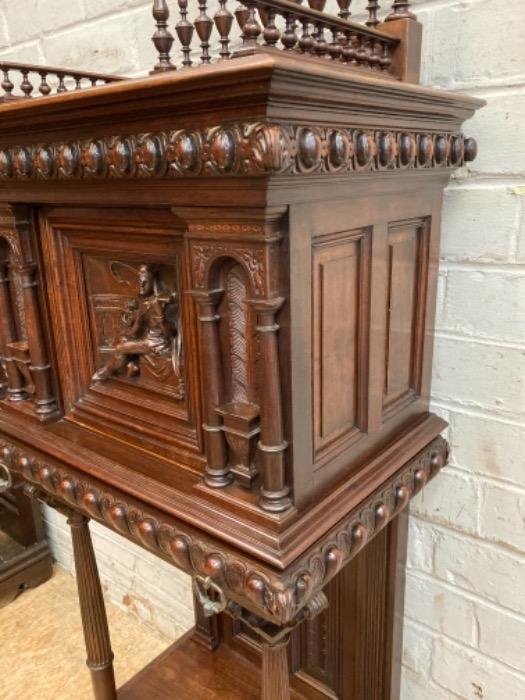 Top quality renaissance cabinet in walnut