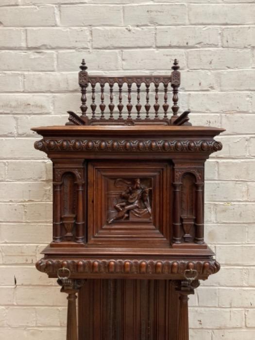 Top quality renaissance cabinet in walnut