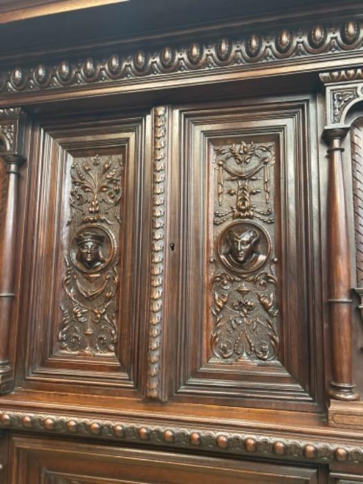 Top quality renaissance cabinet in walnut