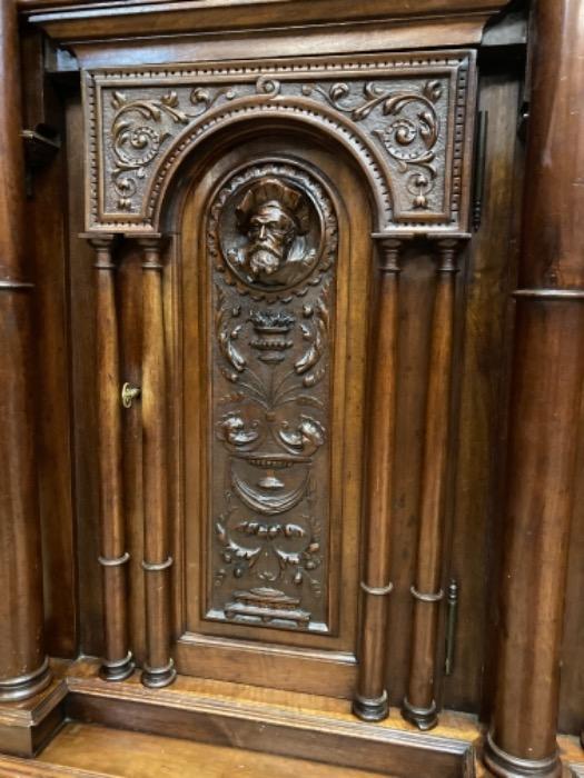 Top quality renaissance cabinet in walnut