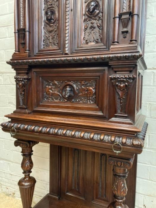 Top quality renaissance cabinet in walnut