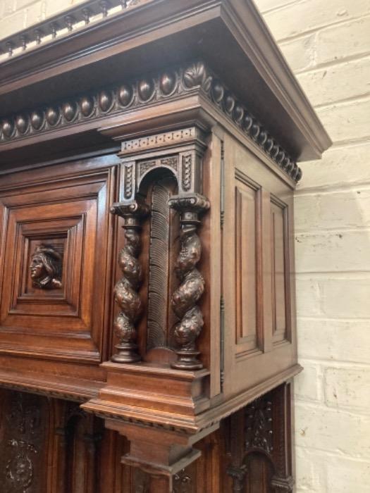 Top quality renaissance cabinet in walnut