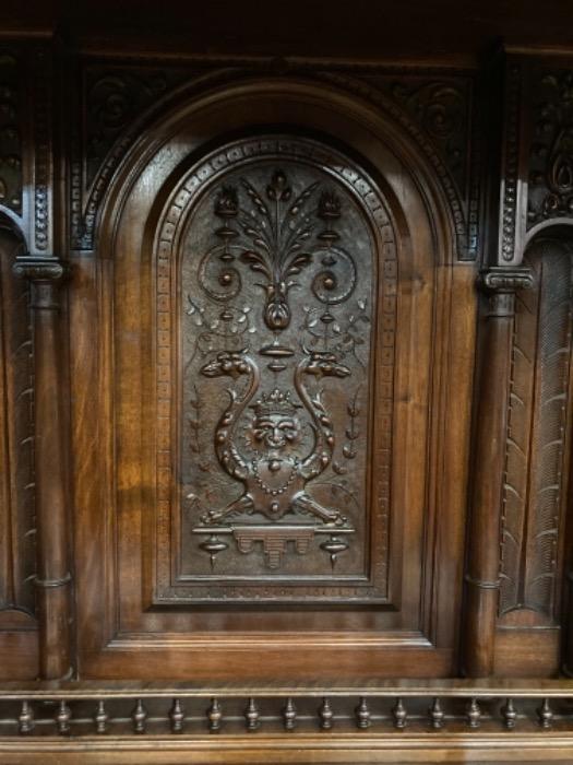 Top quality renaissance cabinet in walnut