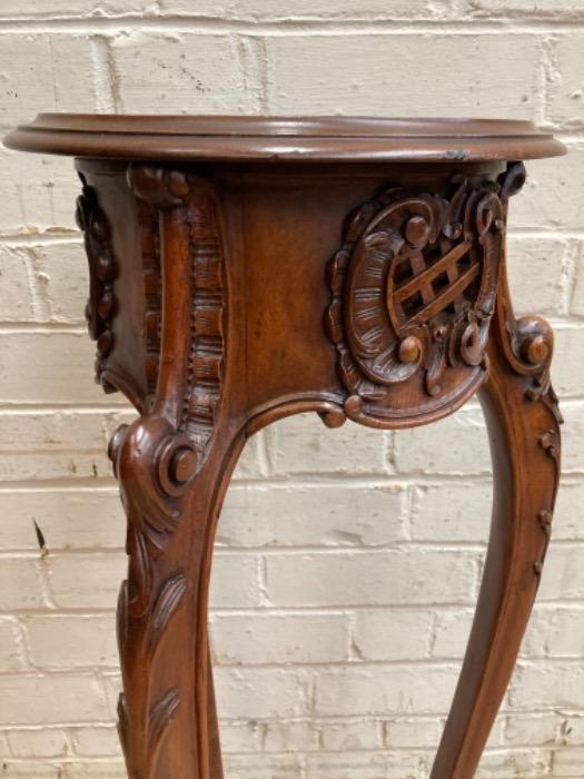 Walnut Louis XV pedestal 