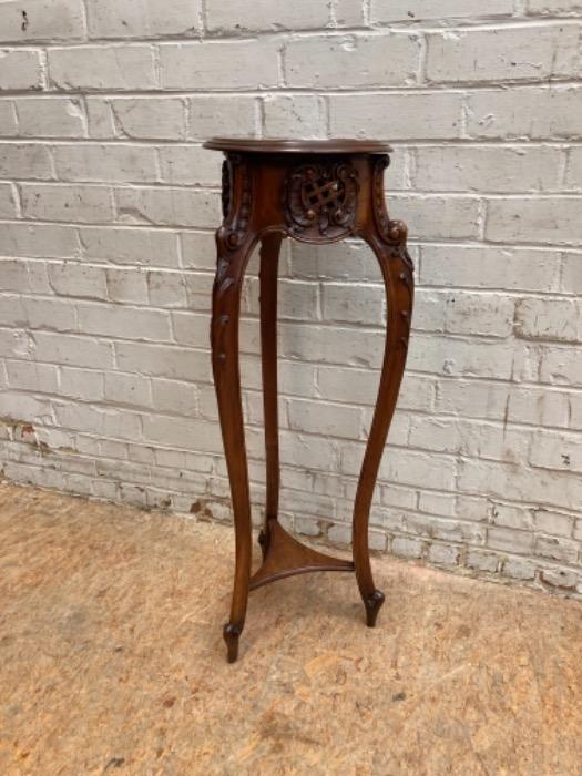 Walnut Louis XV pedestal 