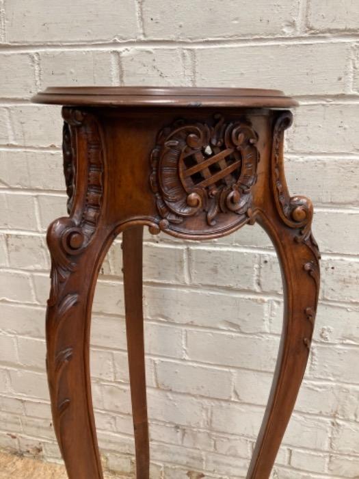 Walnut Louis XV pedestal 