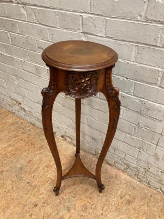 Walnut Louis XV pedestal 