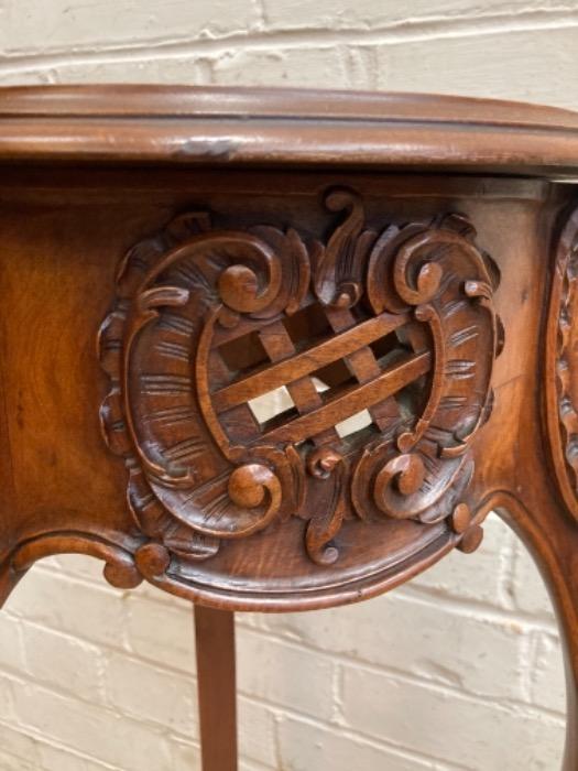 Walnut Louis XV pedestal 